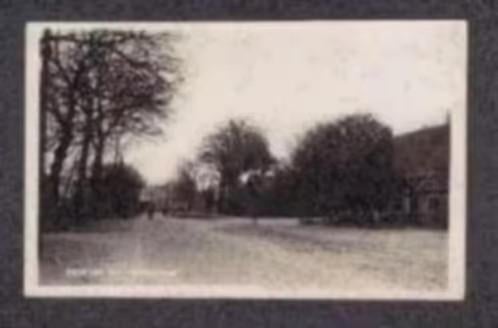 Weerdinge Fotokaart Boerderijen Straatbeeld., Ophalen of Verzenden, 1920 tot 1940, Ongelopen, Drenthe