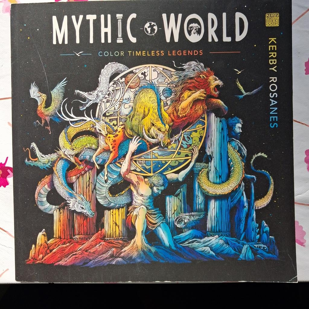 Mythic World - Color Timeless Legends, Ophalen of Verzenden, Zo goed als nieuw, Papier, Schets- of Tekenboek
