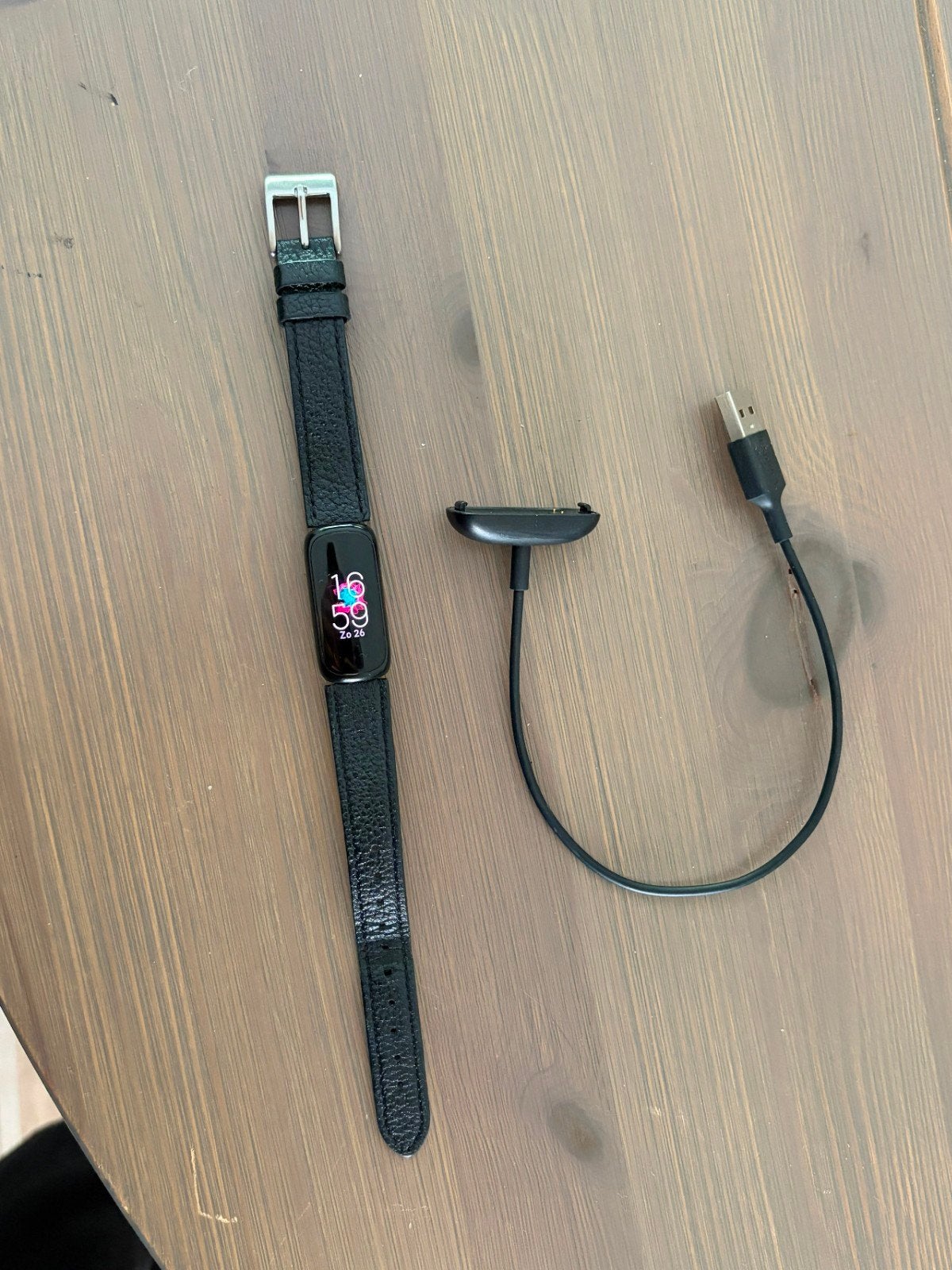 Fitbit Inspire 3 met leren bandje - Werkt perfect!, Ophalen of Verzenden, Gebruikt, Zwart, Fitbit