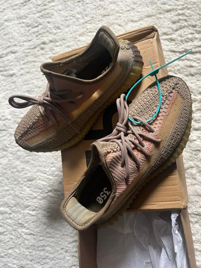 Yeezy Boost 350 V2 - Maat 43 - Nieuw in doos, Kleding | Heren, Schoenen, Ophalen of Verzenden, Zo goed als nieuw, Overige kleuren