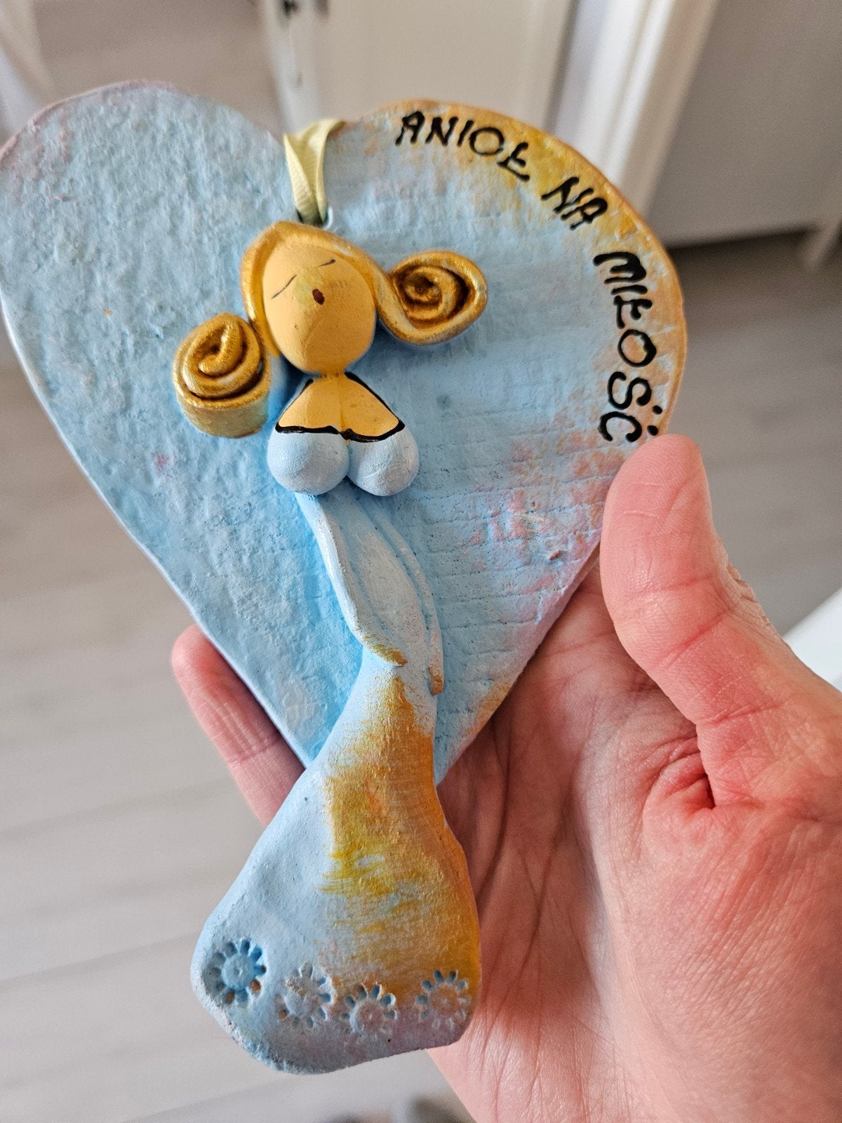 Handgemaakte keramische/kleien hartvormige blauwe engel, Gebruikt, 15 cm, Verzenden, Decoratieobject