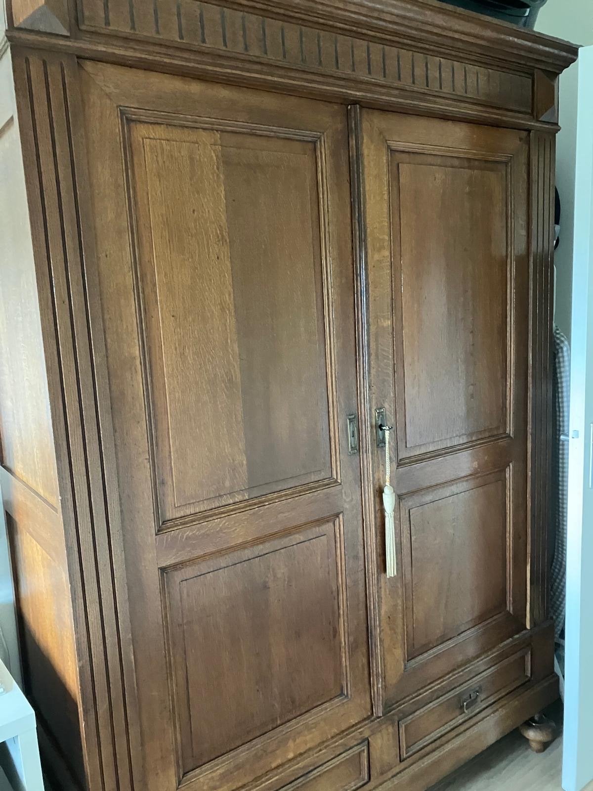Antieke eikenhouten kledingkast met sierlijk houtsnijwerk, Ophalen of Verzenden