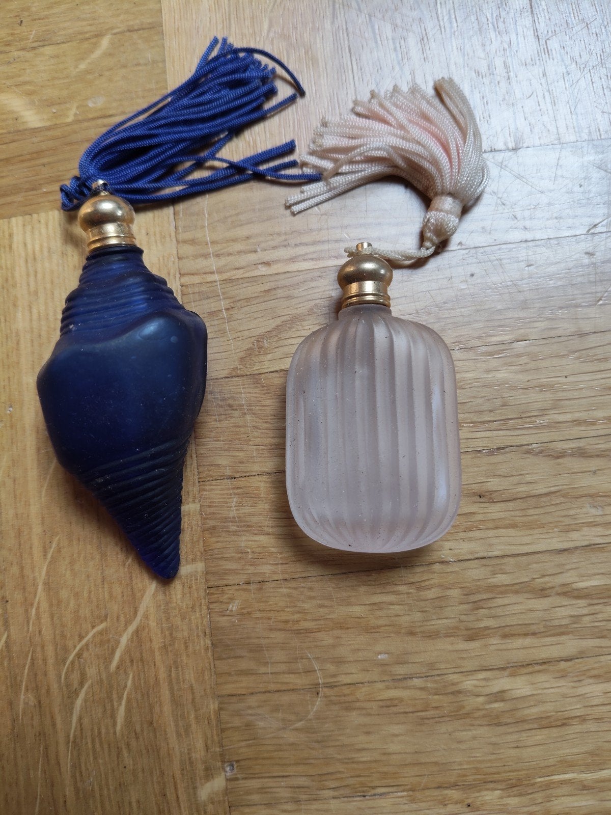 Vintage parfumflesjes met kwastjes, Ophalen of Verzenden, Gebruikt