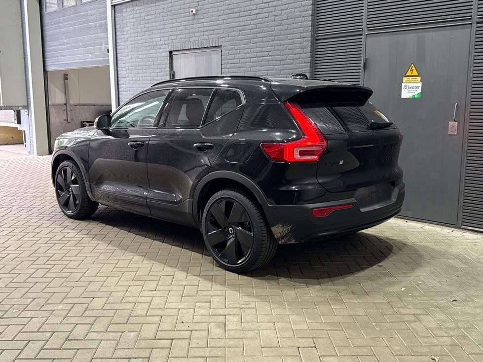 Volvo EX40 Single Motor Extended Range Plus Black Ed. 82 kWh, Automaat, Gebruikt, 252 pk, Zwart