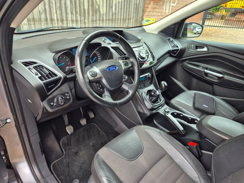 Ford Kuga 1.6 Titanium Trekhaak, Navi, Cruise, NAP, Auto's, Ford, 15 km/l, Gebruikt, 4 cilinders, Leder en Stof