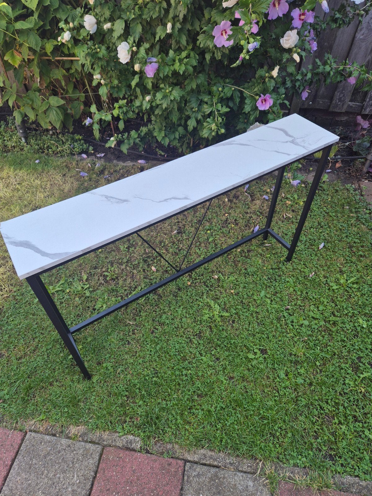 Sidetable met marmerlook blad en metalen onderstel, Ophalen, Minder dan 50 cm, Gebruikt, 100 tot 150 cm