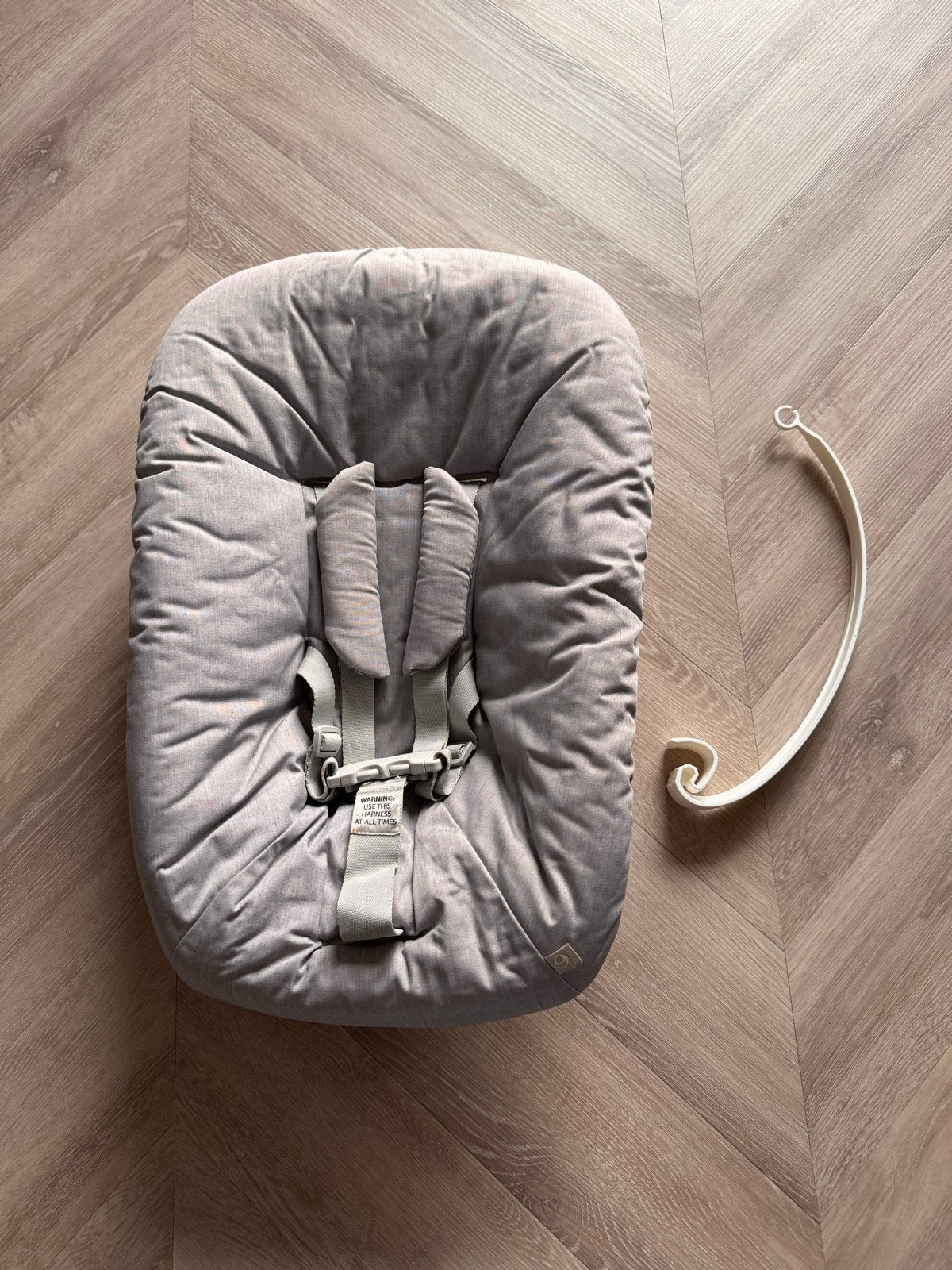Stokke Tripp Trapp Newborn Set met speelgoedboog, Kinderen en Baby's, Ophalen of Verzenden, Zo goed als nieuw, Meegroeistoel, Gordel(s)