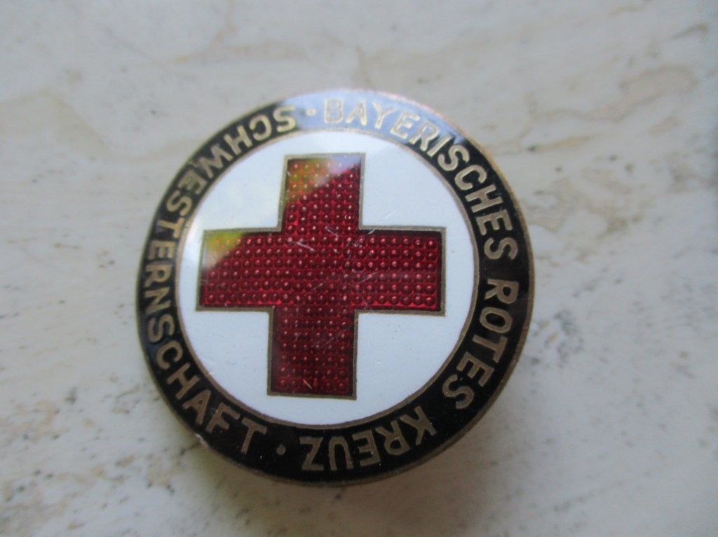 Emaille dienstbroche Beierse Rode Kruis missende pin!, Verzamelen, Verzenden, Landmacht, Duitsland, Lintje, Medaille of Wings