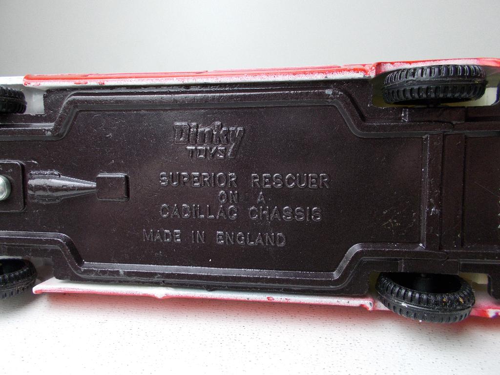 1971 Dinky Toys 288 SUPERIOR RESCUER CADILLAC + Brancard!, Ophalen of Verzenden, Zo goed als nieuw, Auto, Dinky Toys