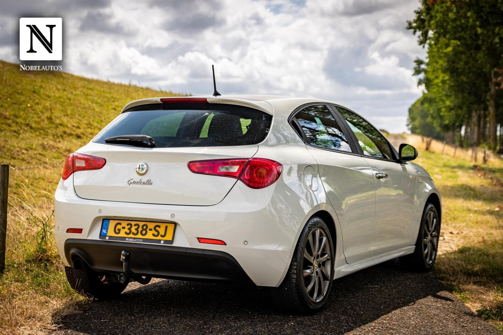 Alfa Romeo Giulietta 1.4 T Distinctive | PDC | Trekhaak, Voorwielaandrijving, Euro 5, Gebruikt, 4 cilinders