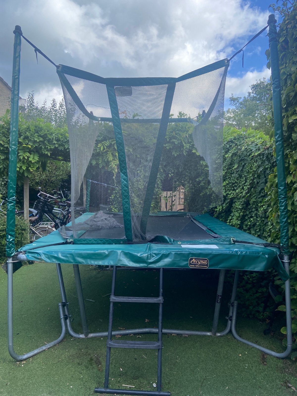 Avyna trampoline en ladder - gratis ophalen, Ophalen of Verzenden, Gebruikt