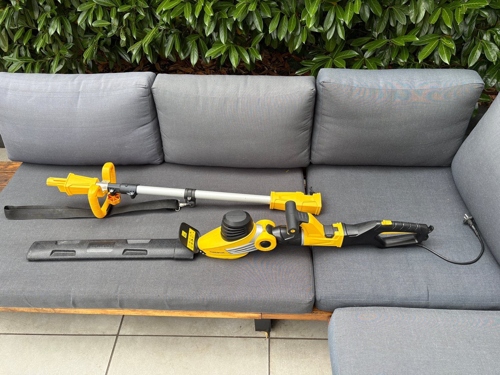 Powerplus Telescopische (280 cm) heggenschaar als nieuw, Ophalen, Zo goed als nieuw, Elektrisch