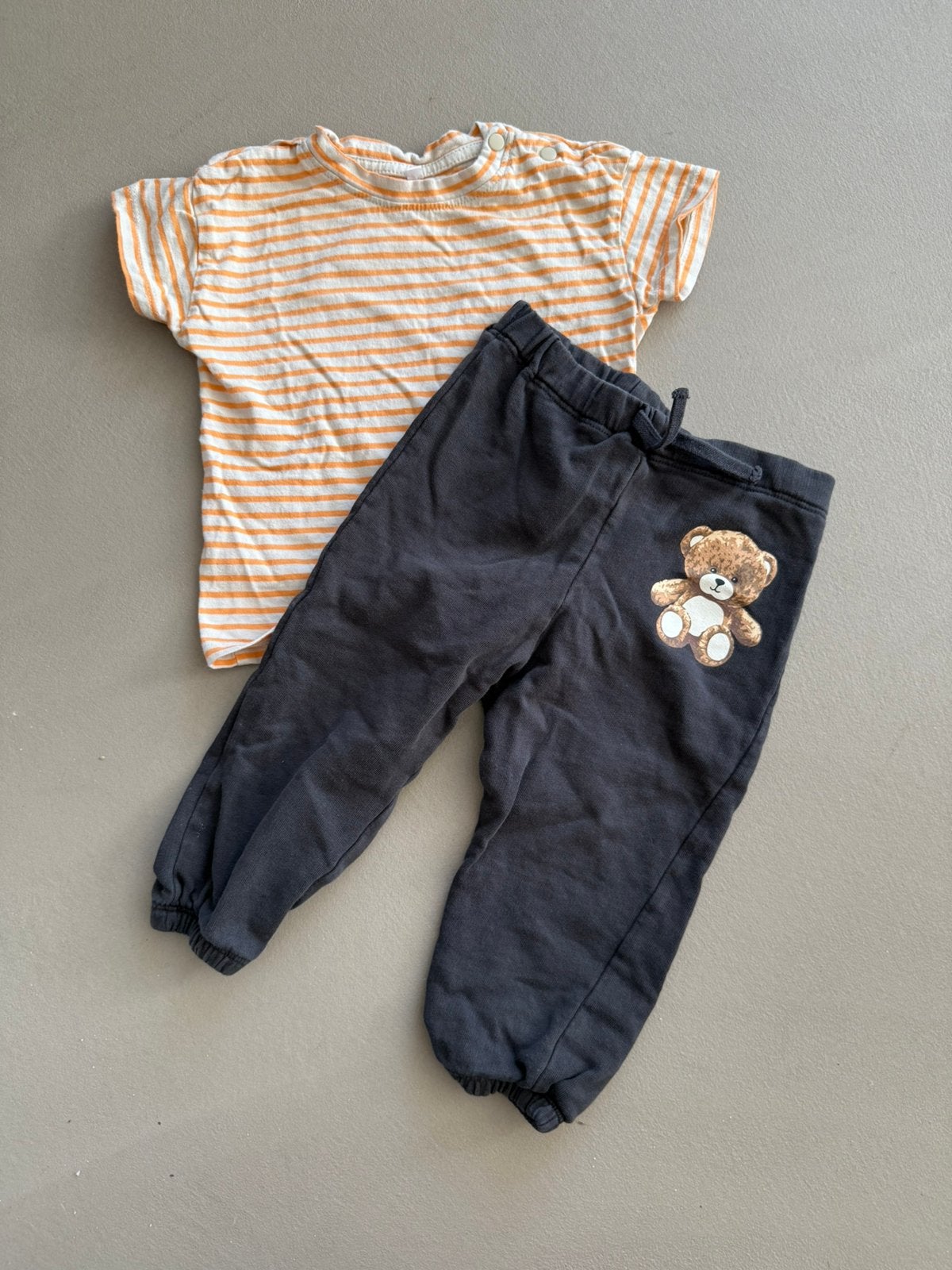 Jogging set maat 86, Kinderen en Baby's, Babykleding | Maat 86, Ophalen of Verzenden, Zo goed als nieuw, Jongetje, Setje