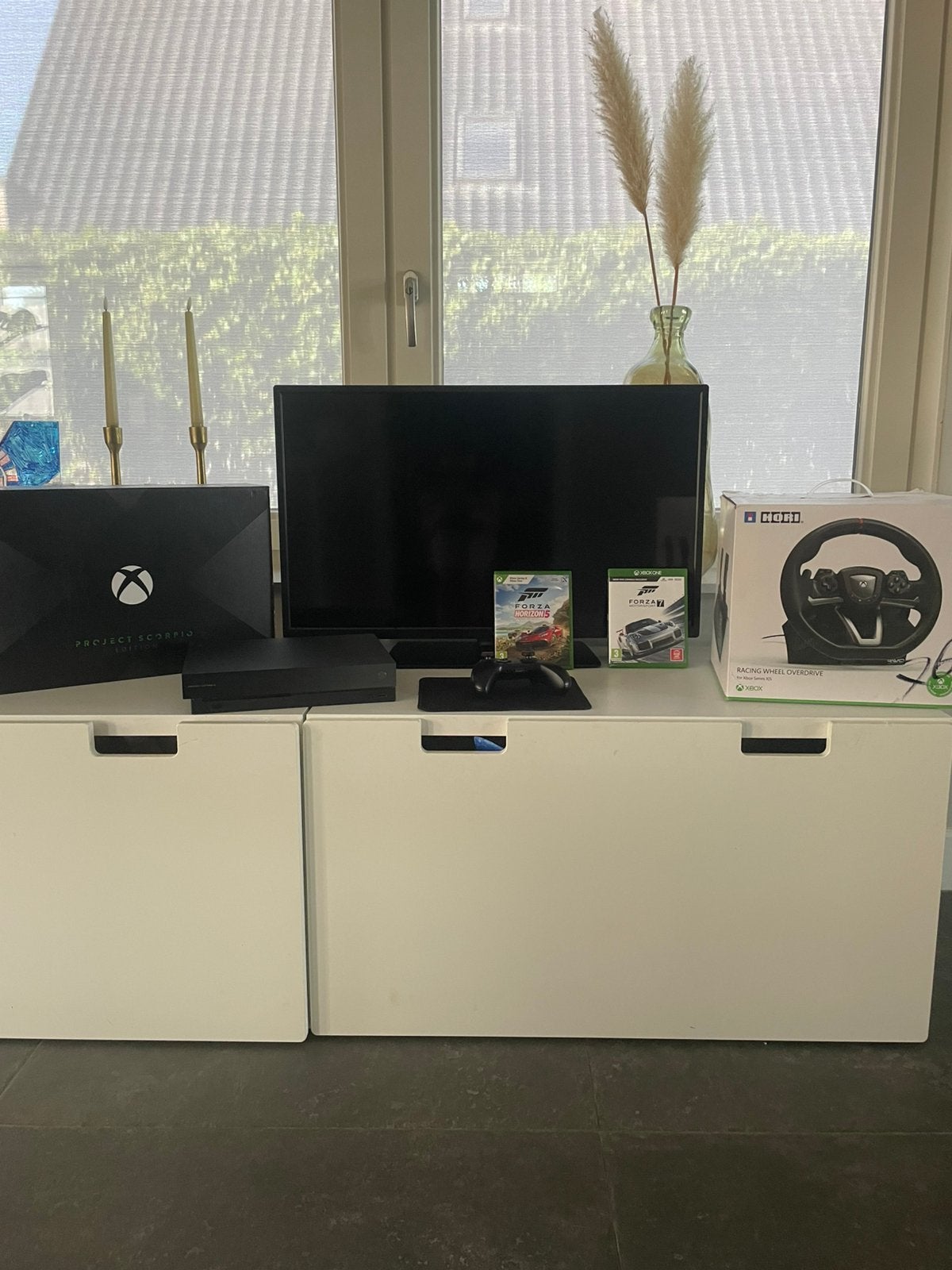 Xbox One X met scherm stuur en games (ook los te koop), Met games, Ophalen of Verzenden, Zo goed als nieuw, 1 TB