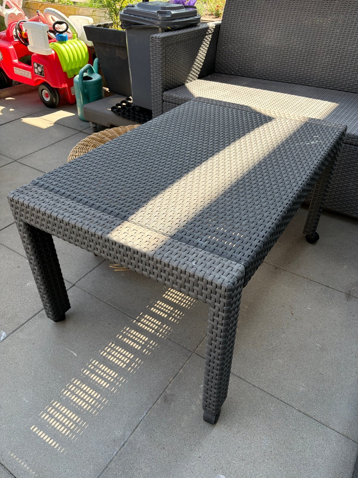 tuintafel en rieten poefstoel, Ophalen, Gebruikt, Rechthoekig, Wicker