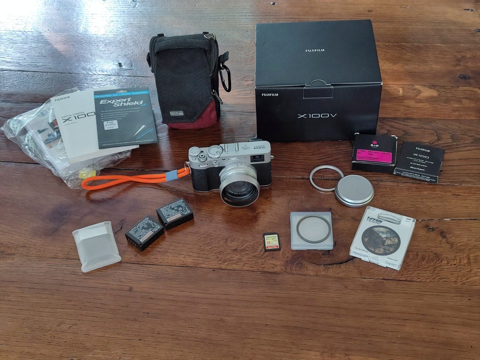 Fujifilm X100V met complete set accessoires, Audio, Tv en Foto, Screenprotector, Ingebouwde flitser, Ophalen of Verzenden, Zo goed als nieuw