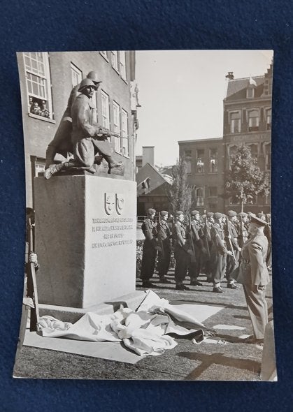 Den Haag. Onthulling Monument voor Grenadiers en Jagers 1951, Gebruikt, Verzenden, Foto, 1940 tot 1960