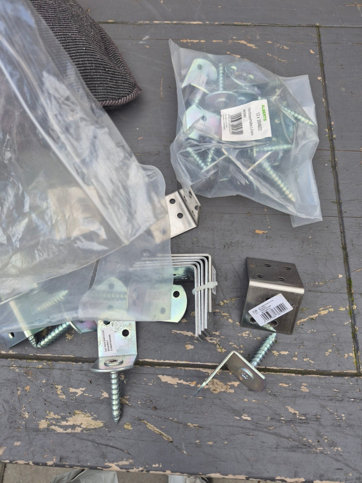 Diverse schroeven en hoekbeugels, Ophalen, Nieuw, Minder dan 50 mm, Schroeven