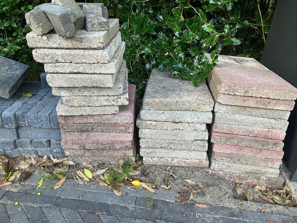 50 gebruikte stoeptegels, Tuin en Terras, Ophalen, Overige materialen, Gebruikt, Overige typen