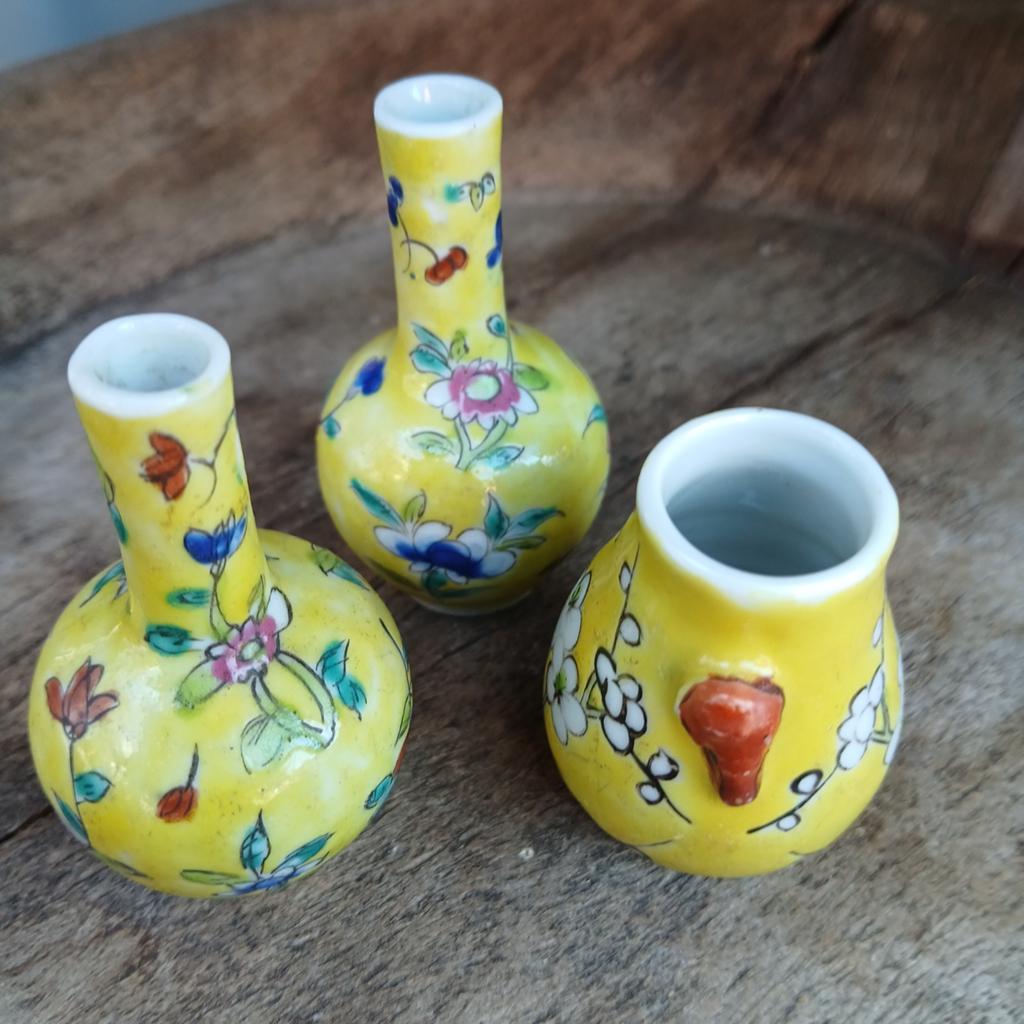 Set van 3 antieke Chinese miniatuur vazen, geel porselein, Antiek en Kunst, Antiek | Vazen, Ophalen of Verzenden
