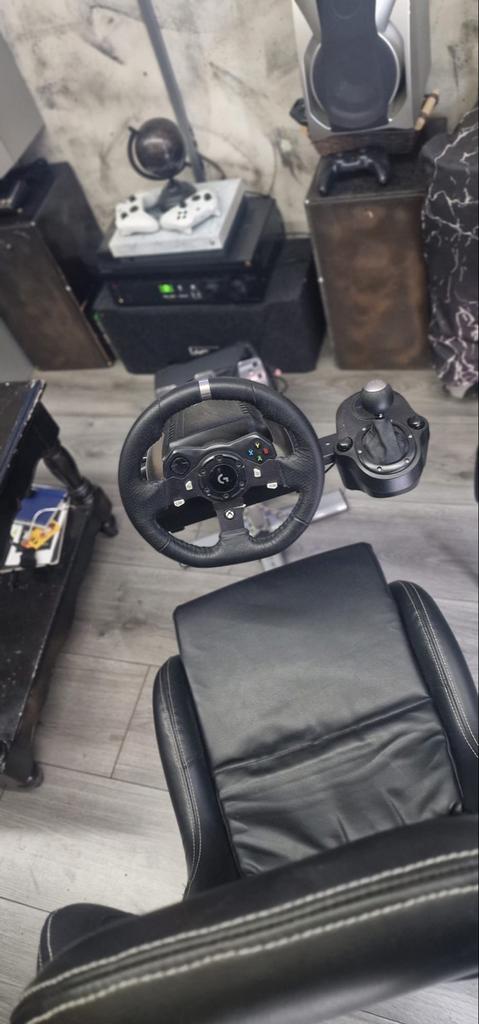 Complete Gaming Set-Xbox One X Limited + Logitech G Playseat, Spelcomputers en Games, Games | Xbox One, Ophalen, Gebruikt, 1 speler