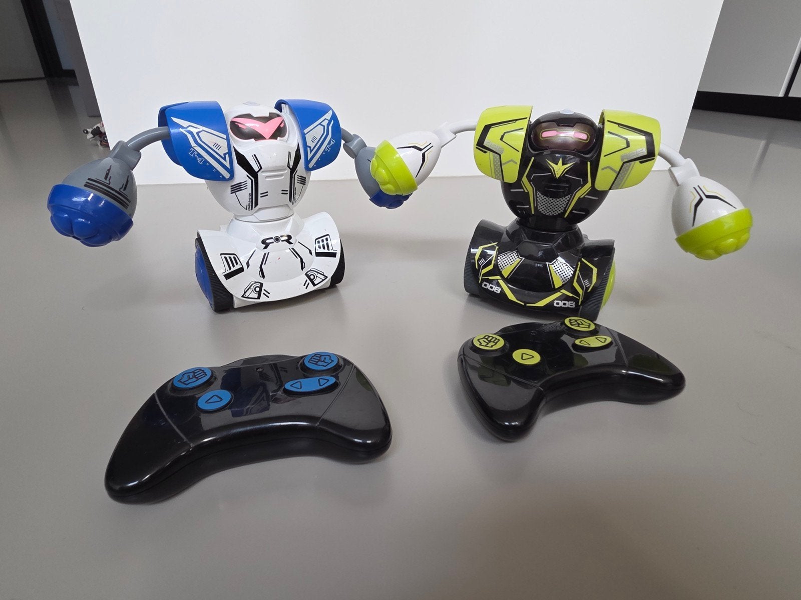 Silverlit Robo Kombat Robots met afstandsbediening, Ophalen of Verzenden, Gebruikt