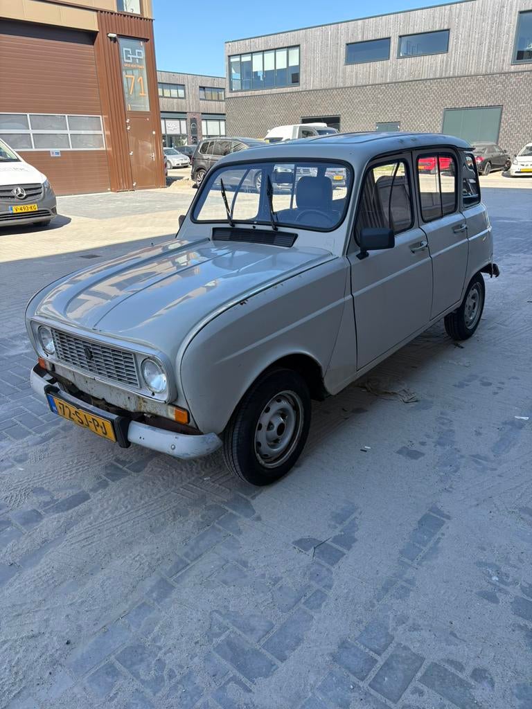 Renault 4 0.8 L 1992 Beige rijd en schakelt top, Auto's, Renault, Bedrijf, Te koop, Benzine, Sedan, Handgeschakeld, Geïmporteerd