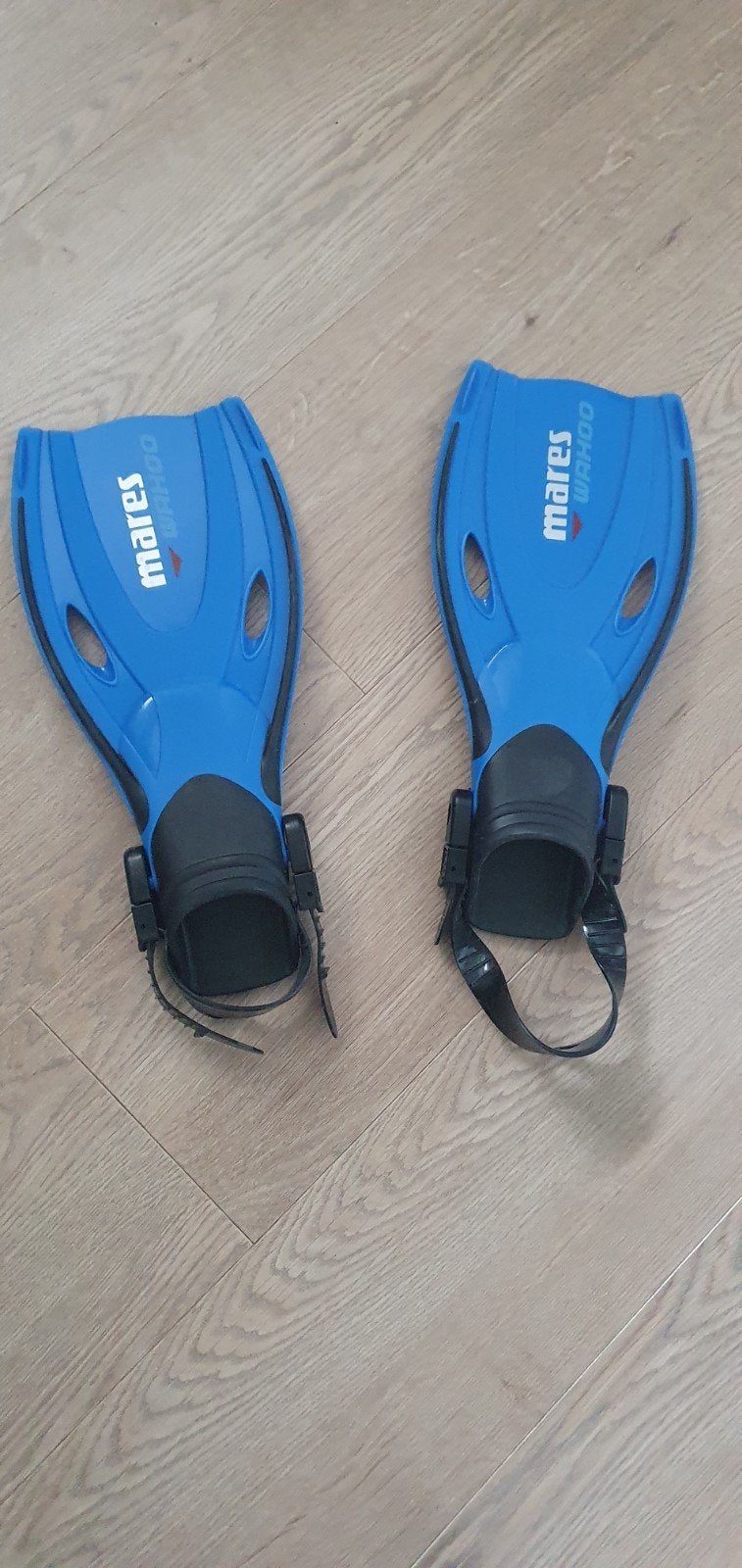 Mares Wahoo kinder flippers - Maat S/M, Watersport en Boten, Ophalen of Verzenden, Gebruikt, Zwem- of Duikvliezen