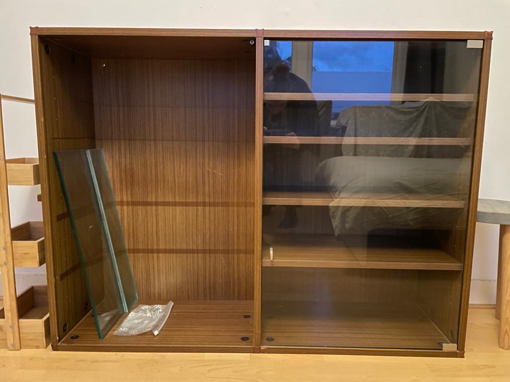 Moderne houten kast met glazen deuren, Ophalen, 100 tot 150 cm, Minder dan 100 cm, 25 tot 50 cm