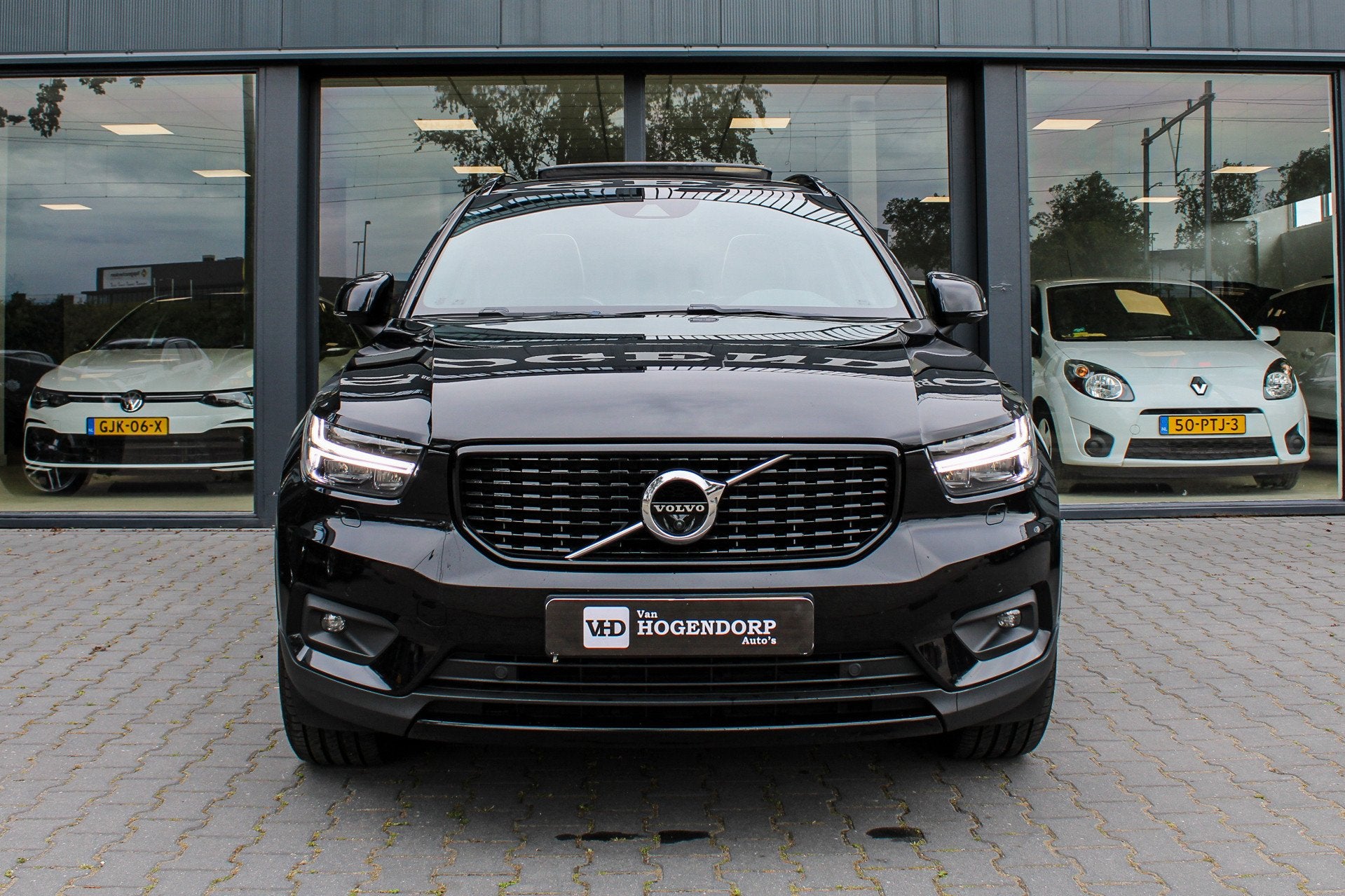 Volvo XC40 1.5 T2 R-Design / Pano / 360cam/H&K/Trek.hk, Auto's, 1525 kg, Gebruikt, 129 pk, Leder en Stof