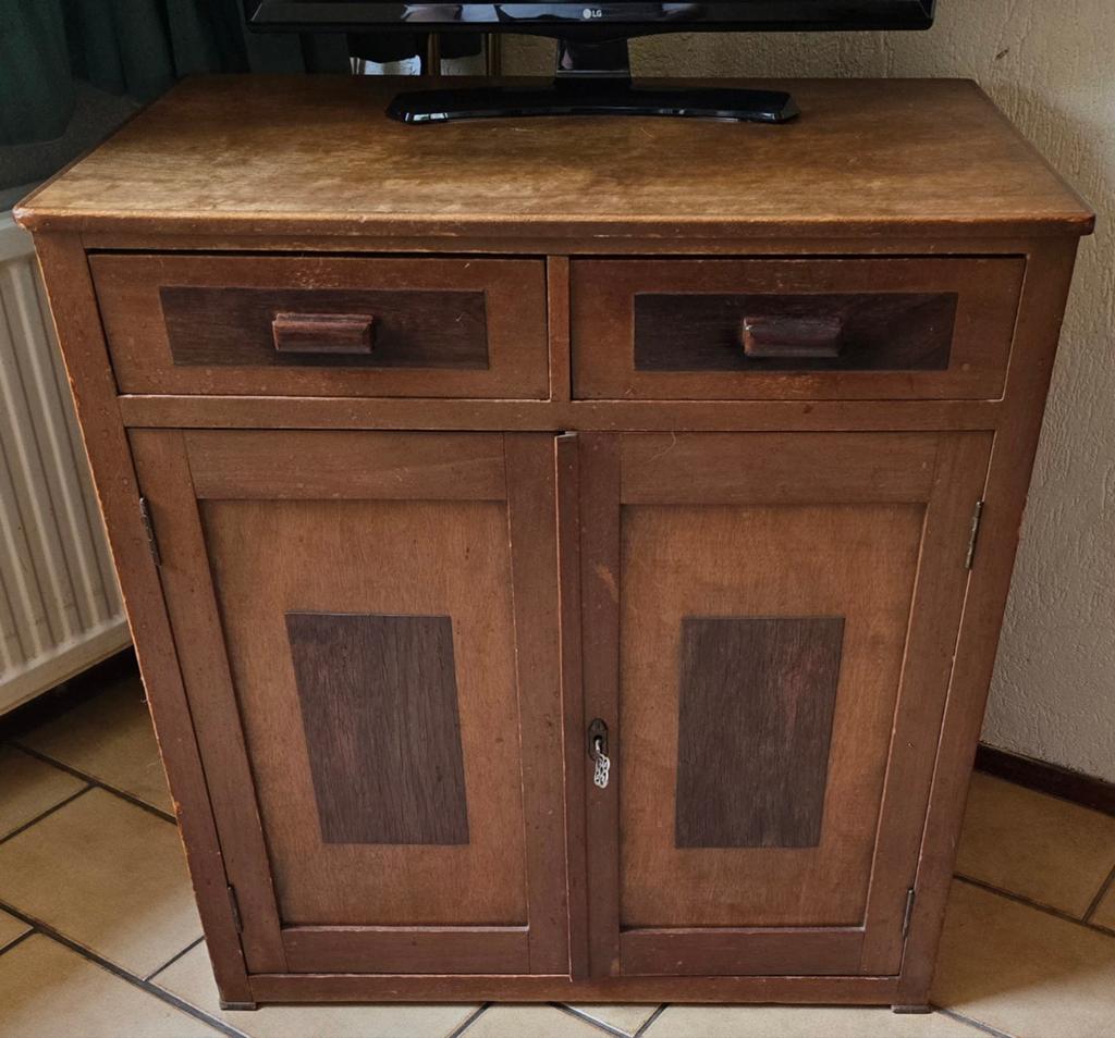 Antiek televisiekastje met lades en deurtjes – karaktervol, Huis en Inrichting, Kasten | Televisiemeubels, Ophalen, Gebruikt, 50 tot 100 cm