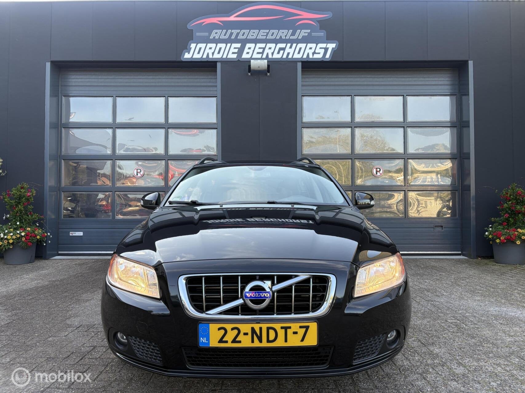 Volvo V70 2.0T Momentum, Euro 5, 4 cilinders, Zwart, 93 €/maand