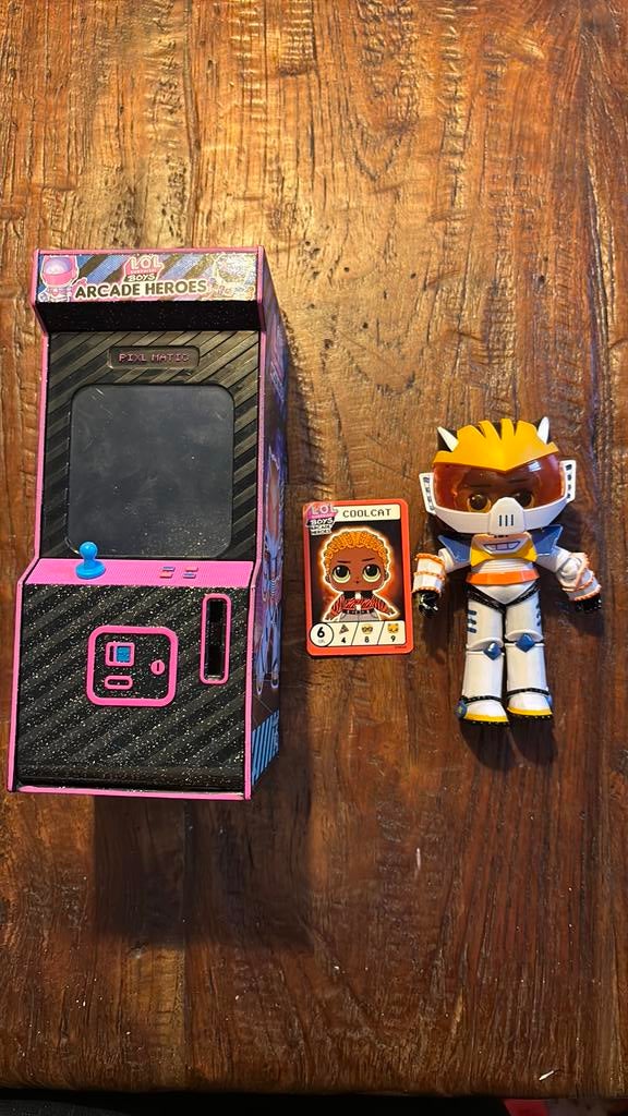 LOL pop  arcade heroes, Ophalen, Zo goed als nieuw, Pop