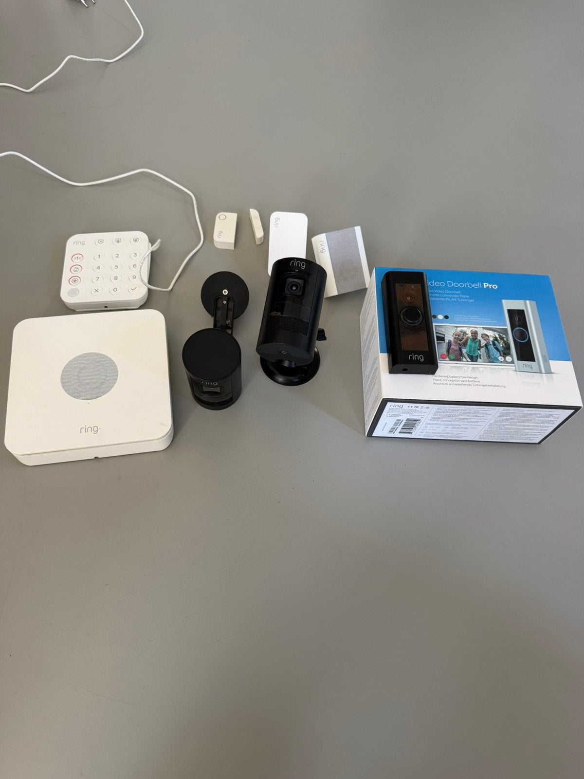 Ring Pro Video Deurbel met Alarmsysteem en Buitencamera's, Beweging, Ophalen of Verzenden, Zo goed als nieuw, Compleet systeem