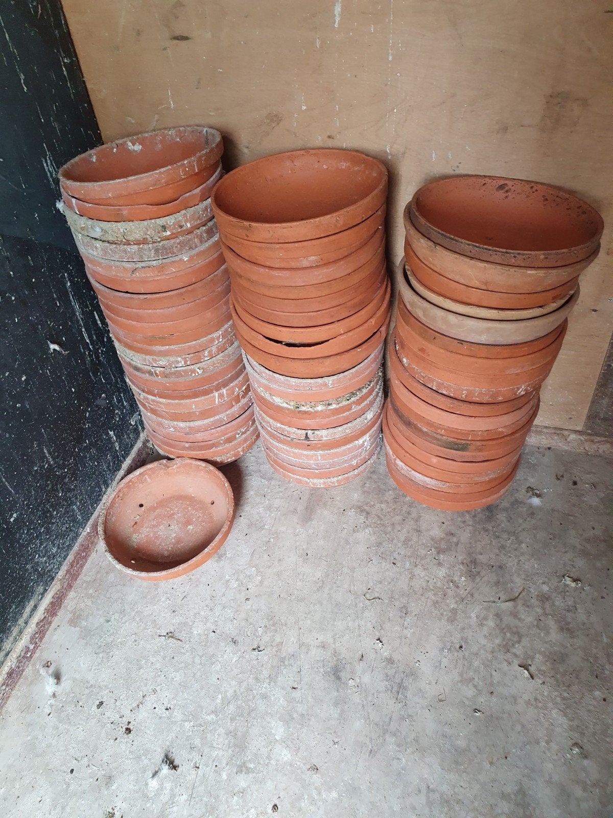 Duiven broedschalen aardewerk Doorsnee 23 cm 65 stuks., Ophalen, Gebruikt, Overige typen