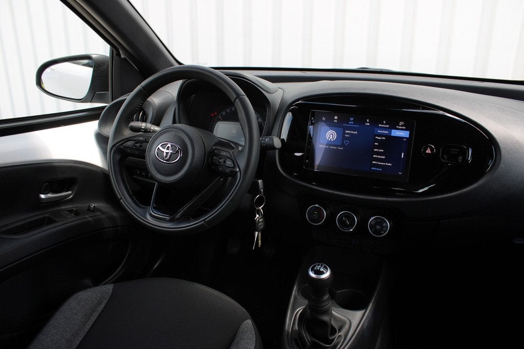 Toyota Aygo X 1.0 VVT-i MT Play | Incl. 12 maanden garantie, Auto's, Toyota, 12 maanden, Stof, Gebruikt, 920 kg