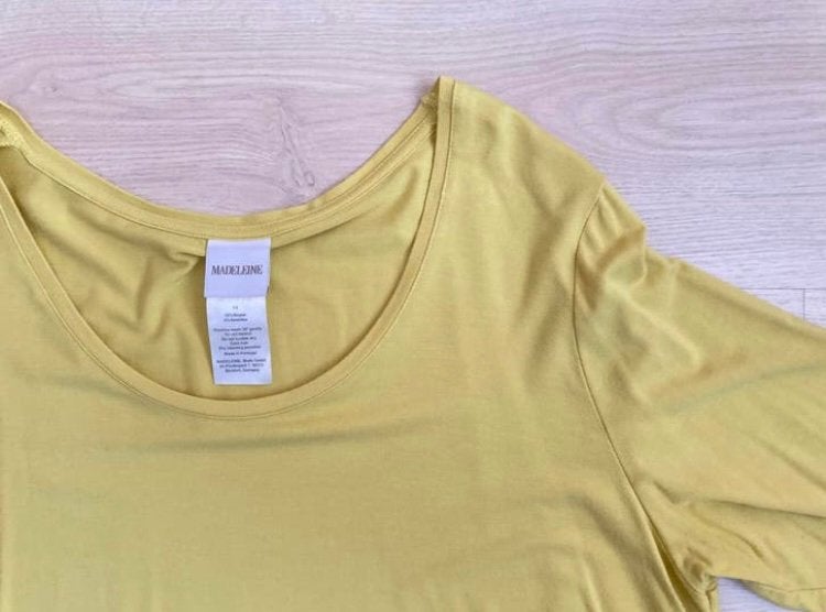 MADELEINE t-shirt botergeel maat 42 44, Ophalen of Verzenden, Zo goed als nieuw, Maat 42/44 (L), Korte mouw
