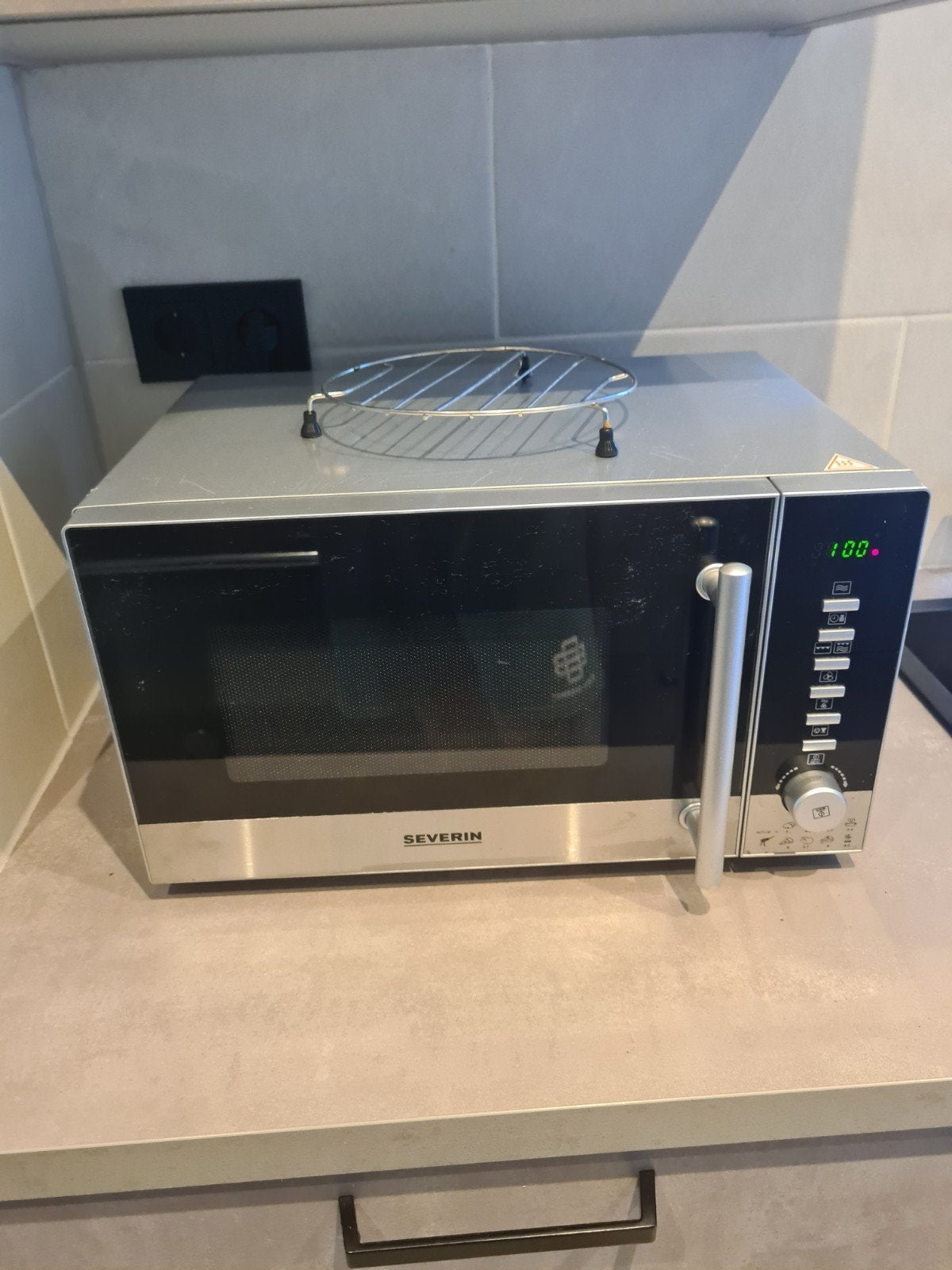 Severin Magnetron met Grill en Hete Lucht functie, Ophalen, Hete lucht, Draaiplateau