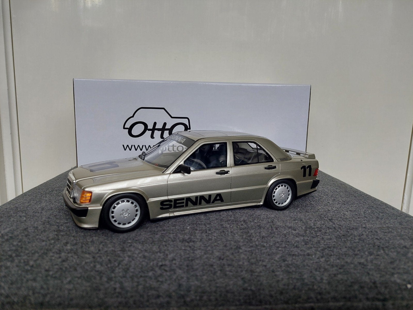 Mercedes 190e 2.3 16v senna uitvoering ottomobile ot1041, Hobby en Vrije tijd, Ophalen, Zo goed als nieuw, Auto, OttOMobile