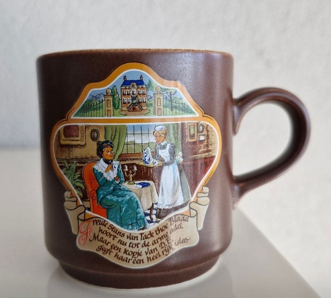 Drie Villeroy en Boch Douwe Egberts Bekers, Verzenden, Zo goed als nieuw, Overige stijlen, Kop(pen) en/of Schotel(s)