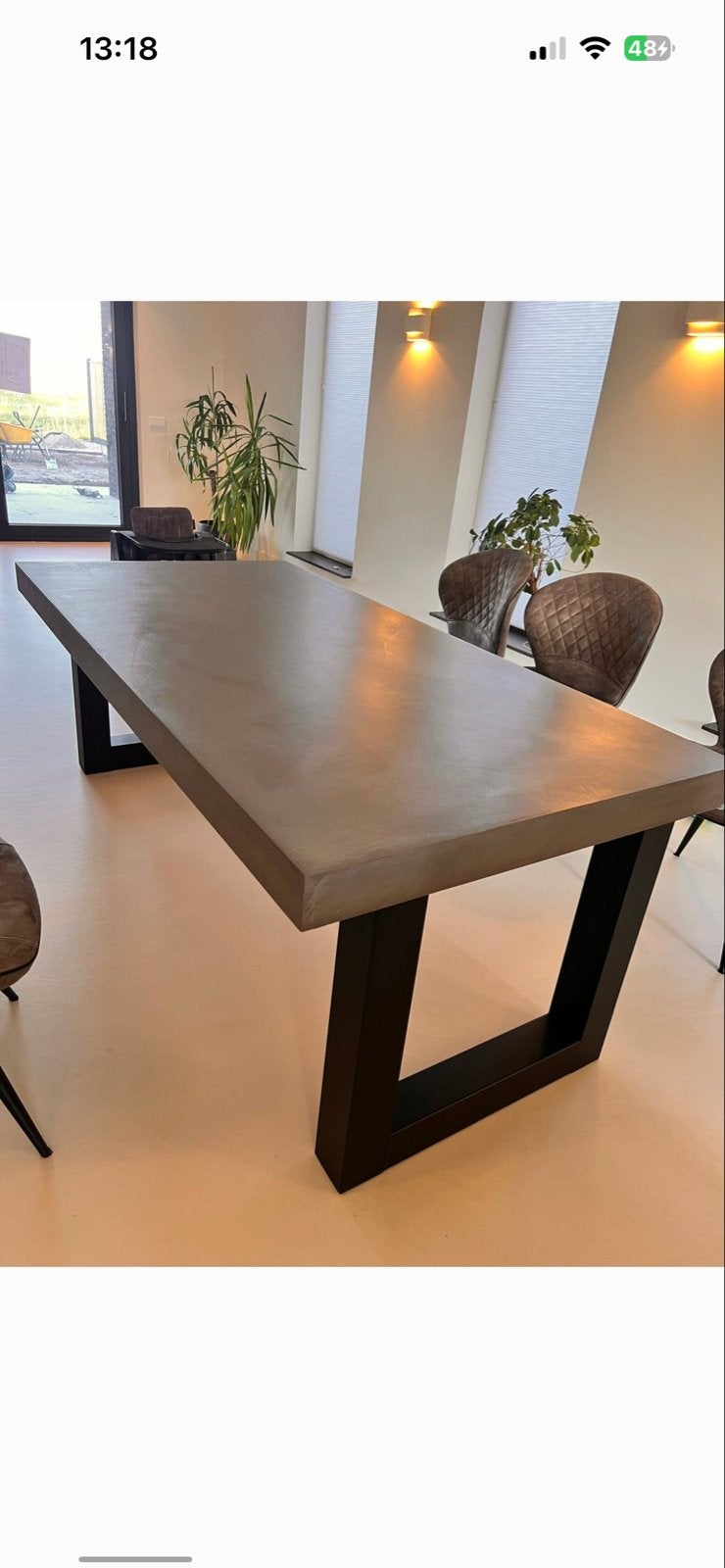Robuuste eettafel met betonnen blad en metalen onderstel, Huis en Inrichting, Ophalen, 50 tot 100 cm, Zo goed als nieuw, Vier personen