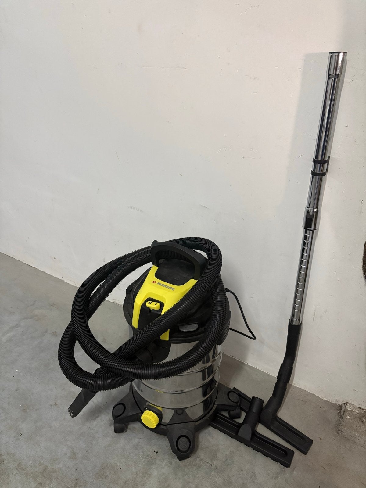 Parkside PWD 25 A2 Nat-/Droogzuiger + 13 Stofzakken, Gebruikt, Industriële stofzuiger, 1200 tot 1600 watt, Ophalen