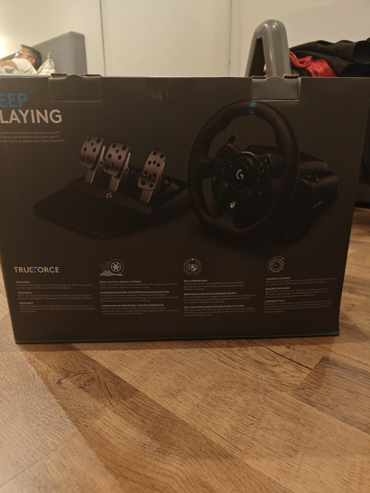 Foto 3 van Logitech G923 Trueforce racestuur en pedalen voor PC|Xbox