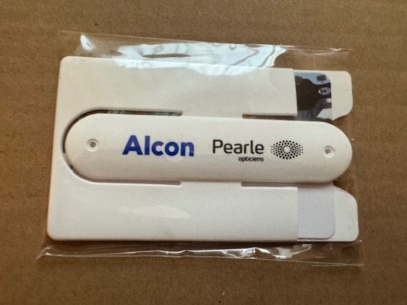 Nieuwe pashouder voor mobiele telefoon (Alcon Pearle), Ophalen of Verzenden, Nieuw, Telefoonhanger of Accessoire, Universeel