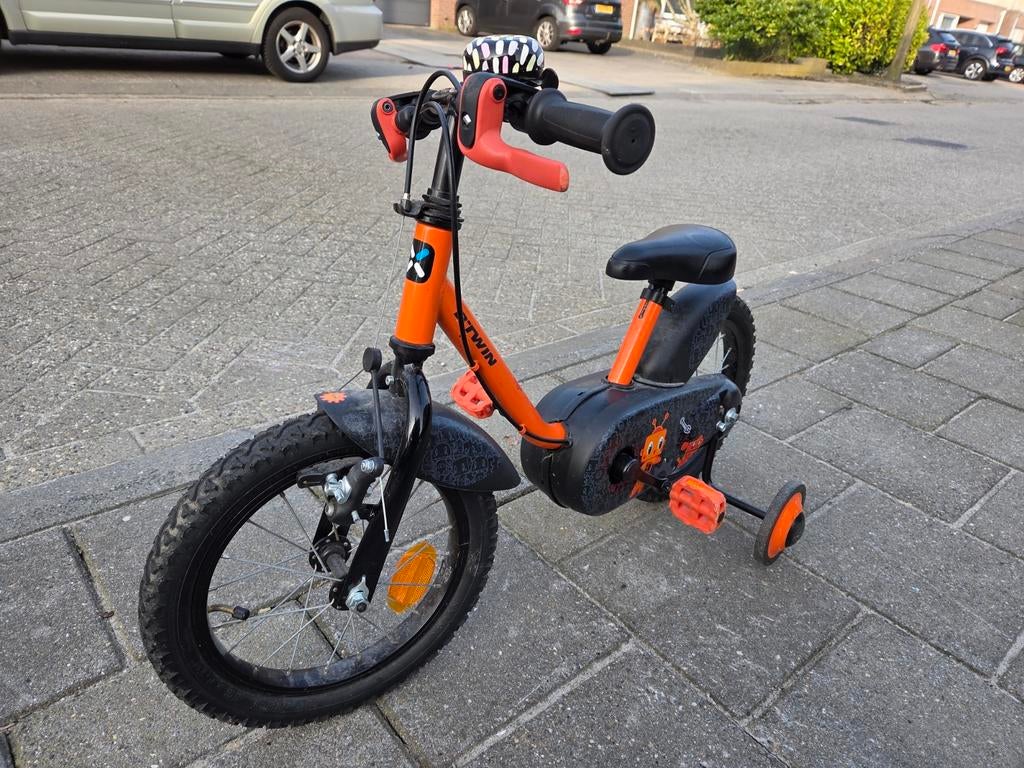 B'Twin Robot 500 14 inch kinderfiets met zijwieltjes, Fietsen en Brommers, Fietsen | Kinderfietsjes, Ophalen, Zijwieltjes, Gebruikt