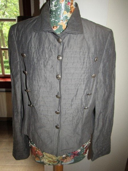 E588 Van Avendonck mt 44 nieuw jasje grijs military memory, Kleding | Dames, Verzenden, Van Avendonck, Maat 42/44 (L), Nieuw