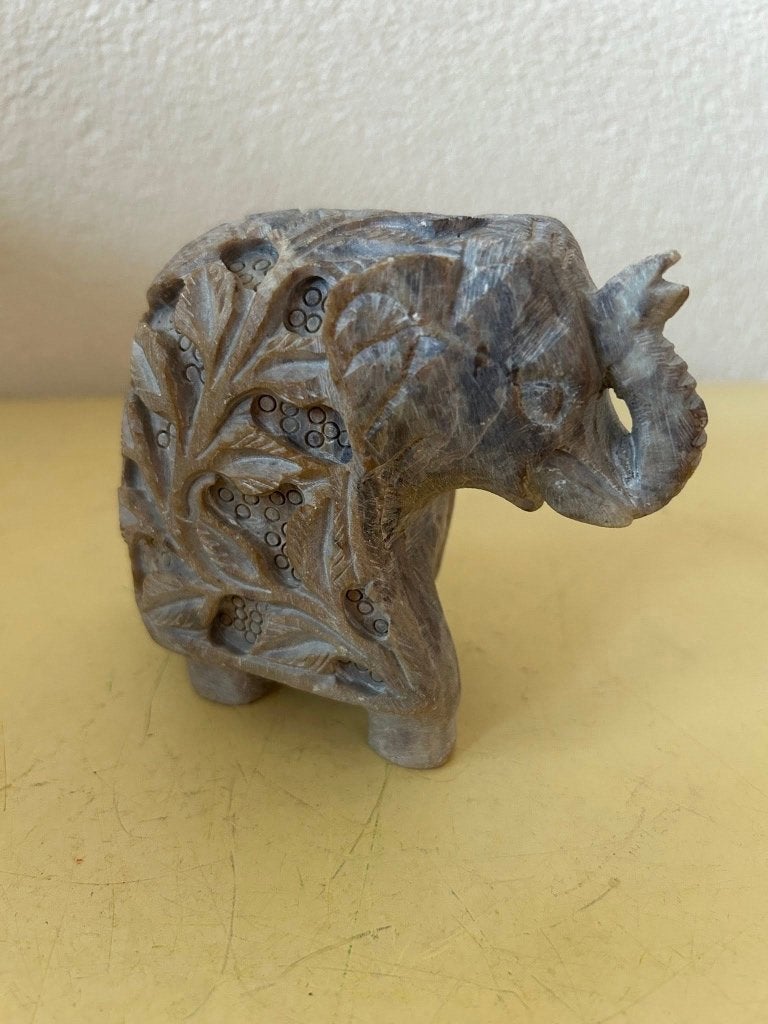 Handgesneden olifant van speksteen 10x14x6cm grijs bruin, Ophalen of Verzenden, Zo goed als nieuw, Dier