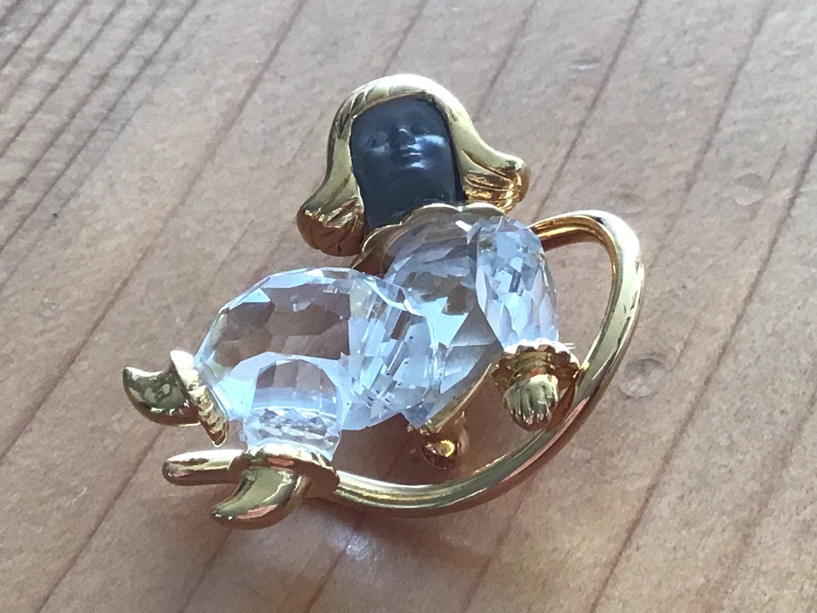 Swarovski Crystal Memories Moon Child Sitting Broche., Overige materialen, Gebruikt, Overige kleuren, Verzenden