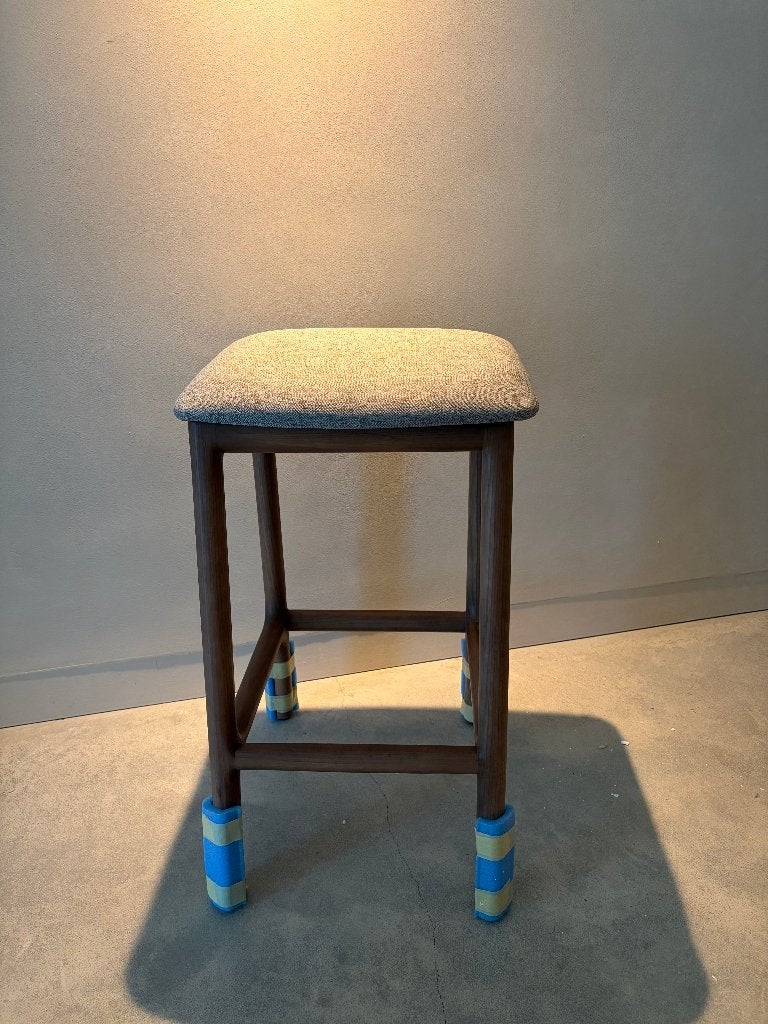 2x Pommier Rocco barkruk 67cm walnoot, Huis en Inrichting, Ophalen, Met voetsteun, 60 tot 90 cm, Nieuw
