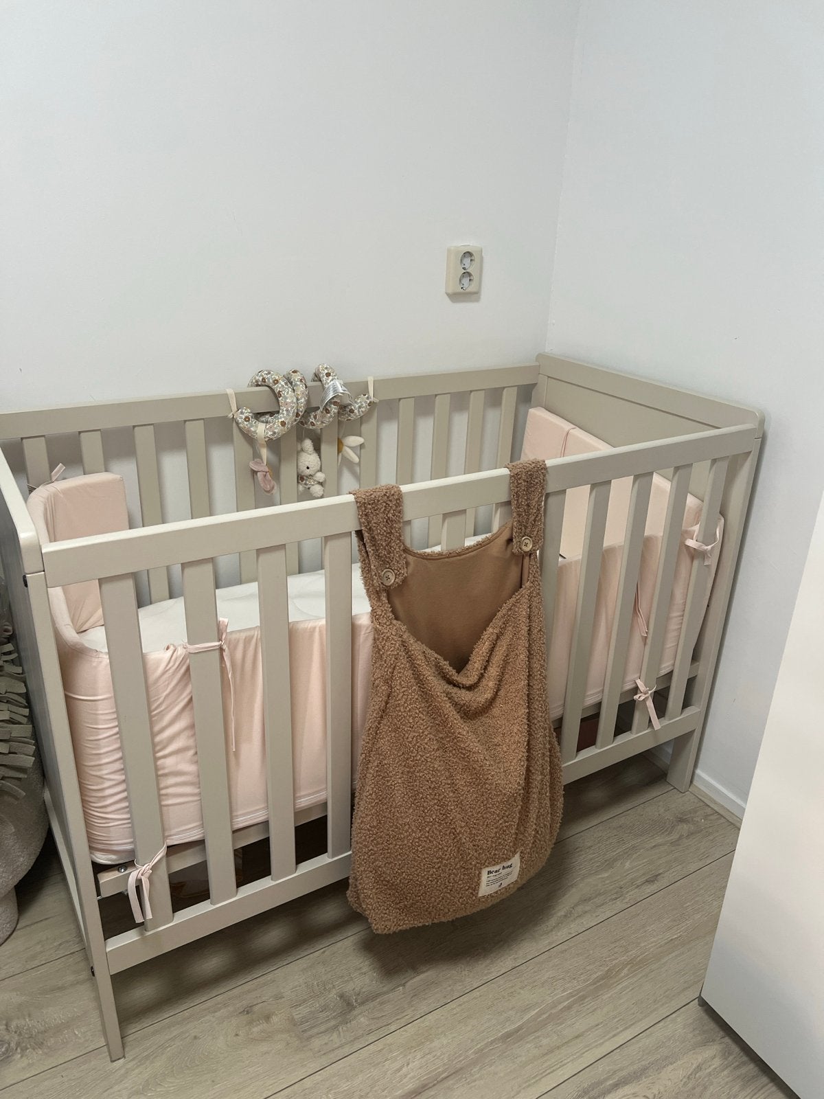 Europe Baby Ralph II ledikant 60 x 120 Oatmeal, Ophalen, Zo goed als nieuw, Ledikant